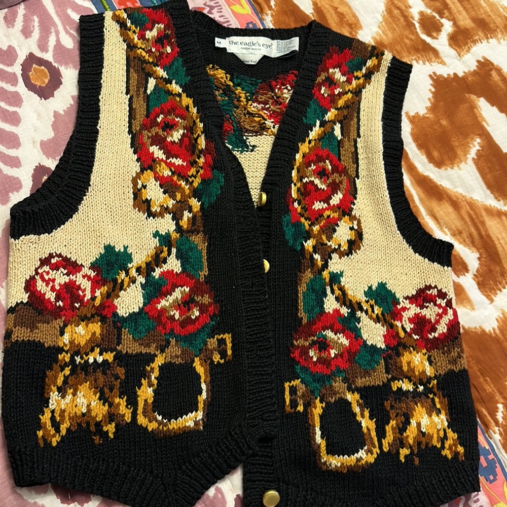 The eagle’s eye knitted vest - vintage